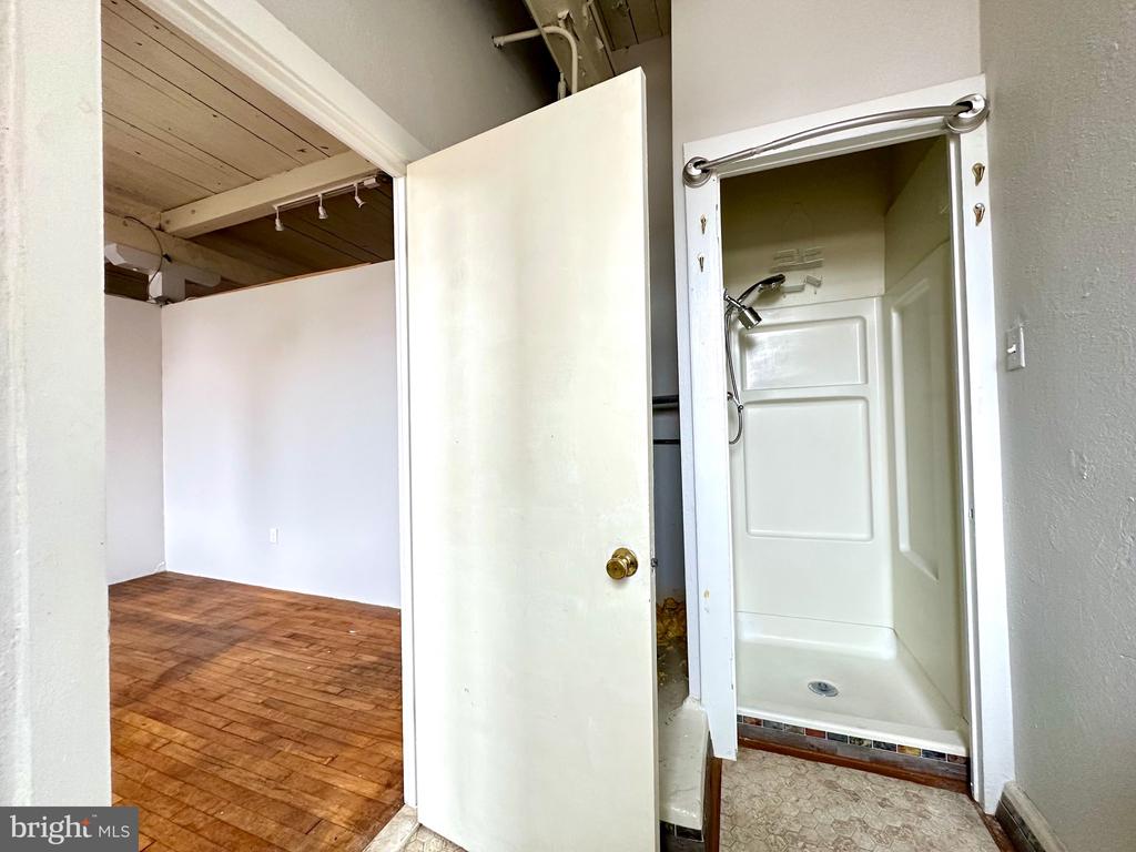 14 W HARVEY STREET Unit: 2C
