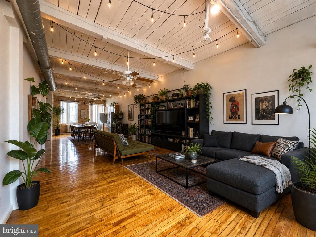 14 W HARVEY STREET Unit: 2C