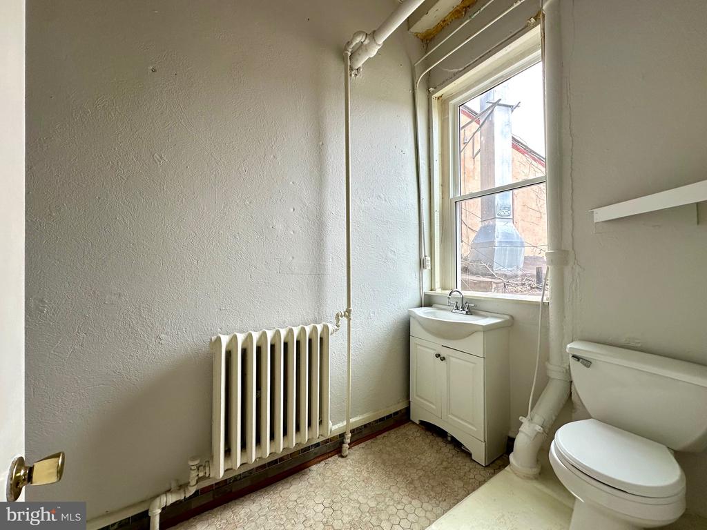 14 W HARVEY STREET Unit: 2C