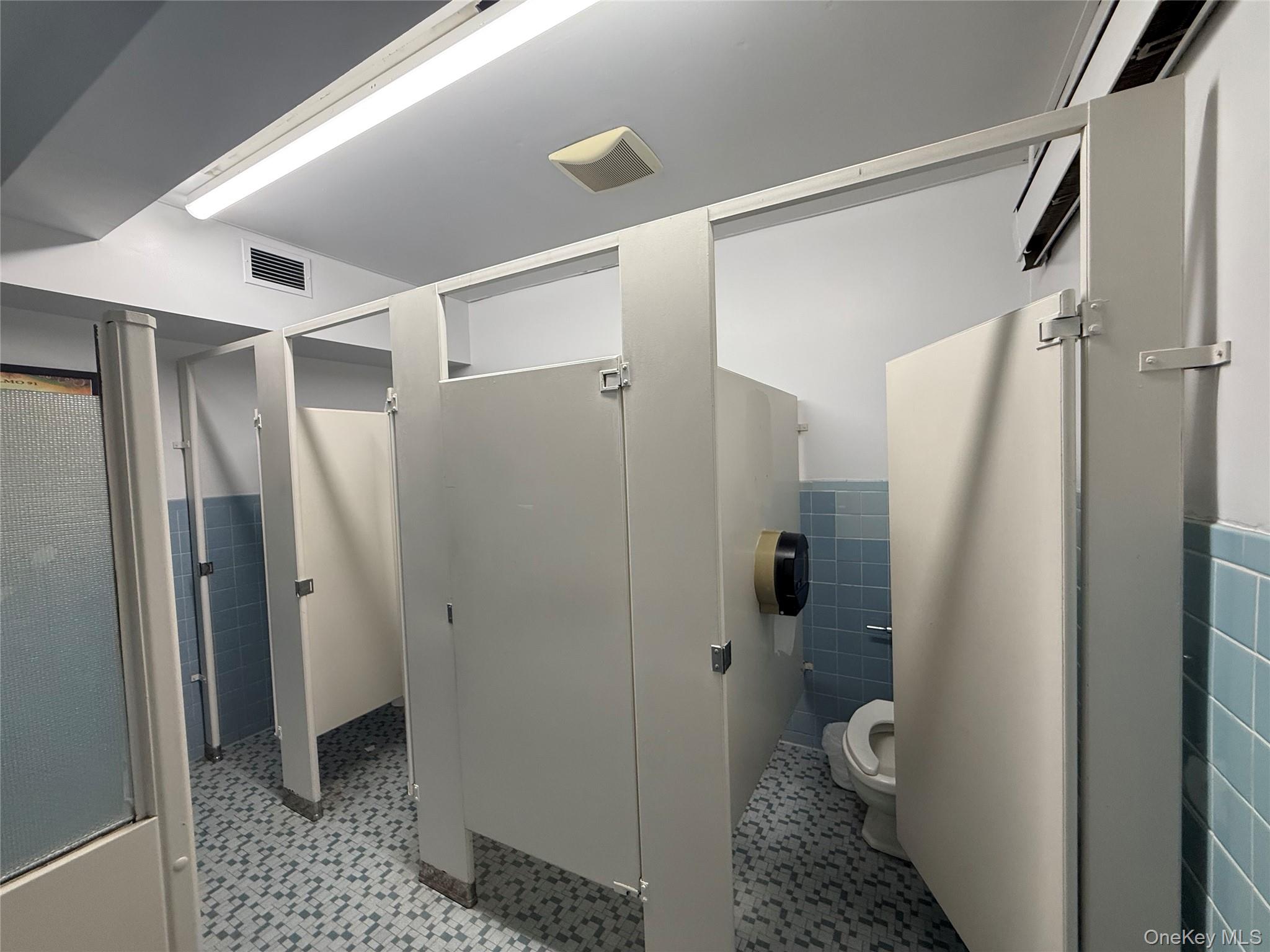 185 Willis Avenue Unit: 1