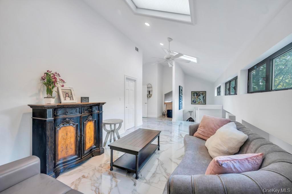 30 Fox Hollow Ridings Road