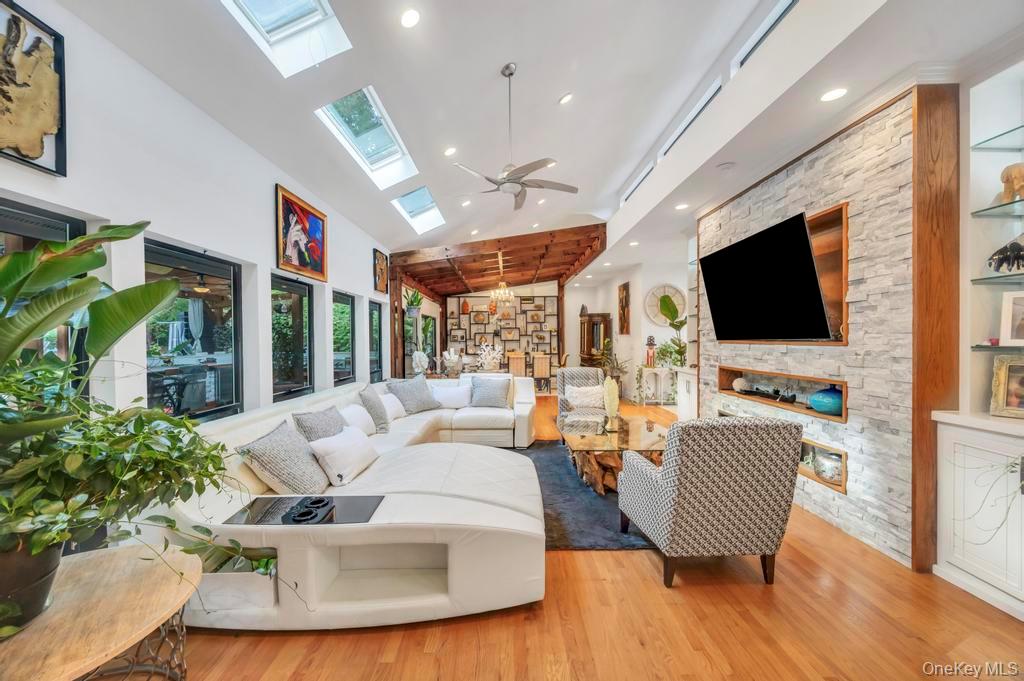 30 Fox Hollow Ridings Road