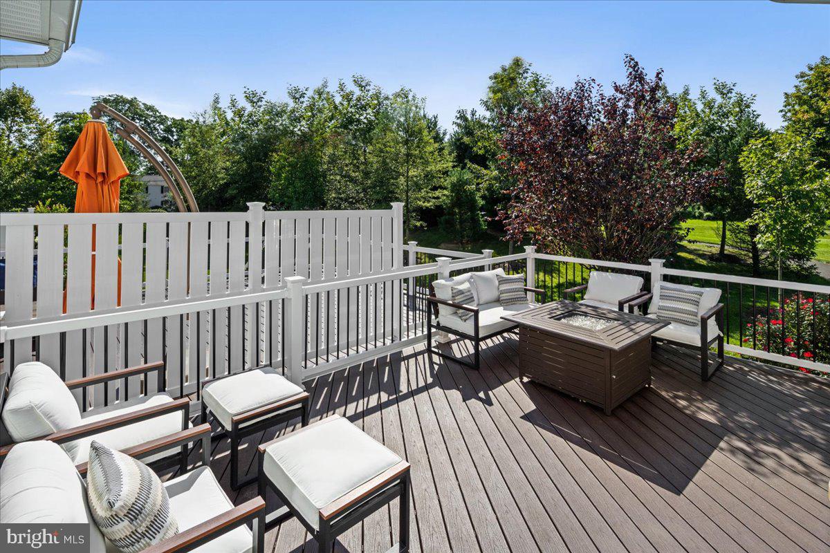 5 Hillyer Ln