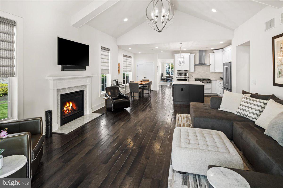 5 Hillyer Ln