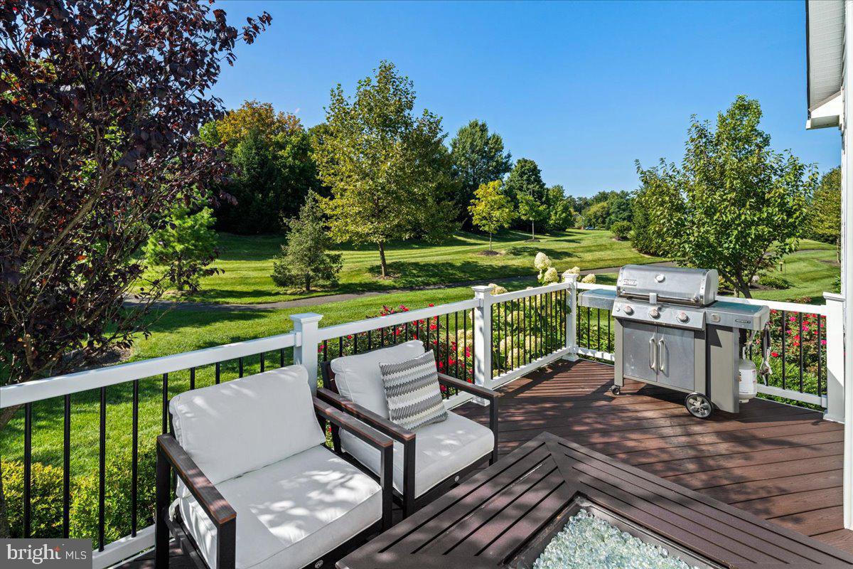 5 Hillyer Ln