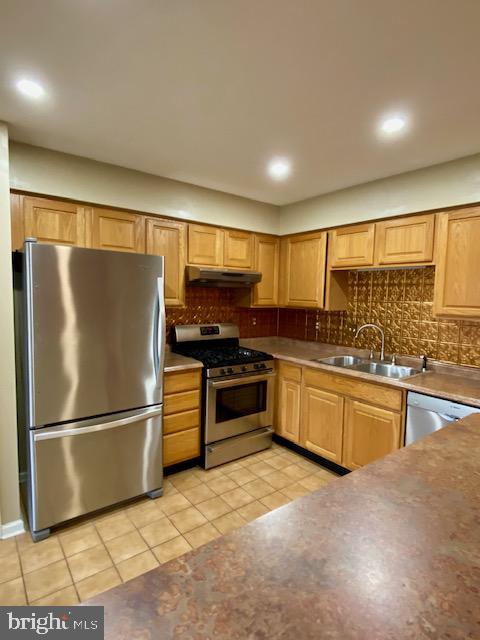106 Madison Ct