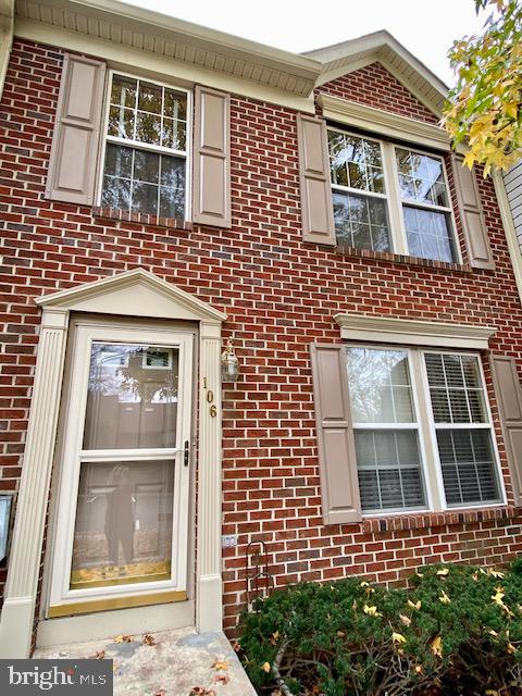 106 Madison Ct