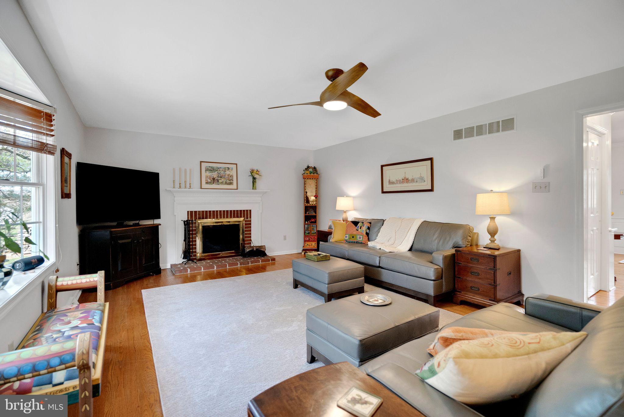 111 Ridgeview Ln