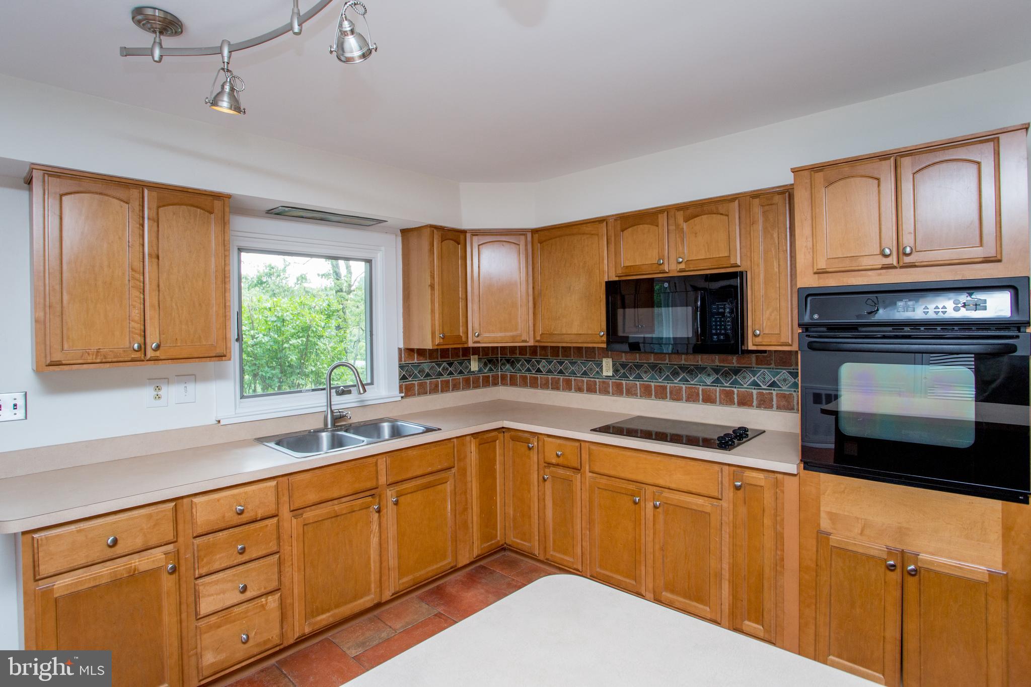 5563 Stoney Hill Rd