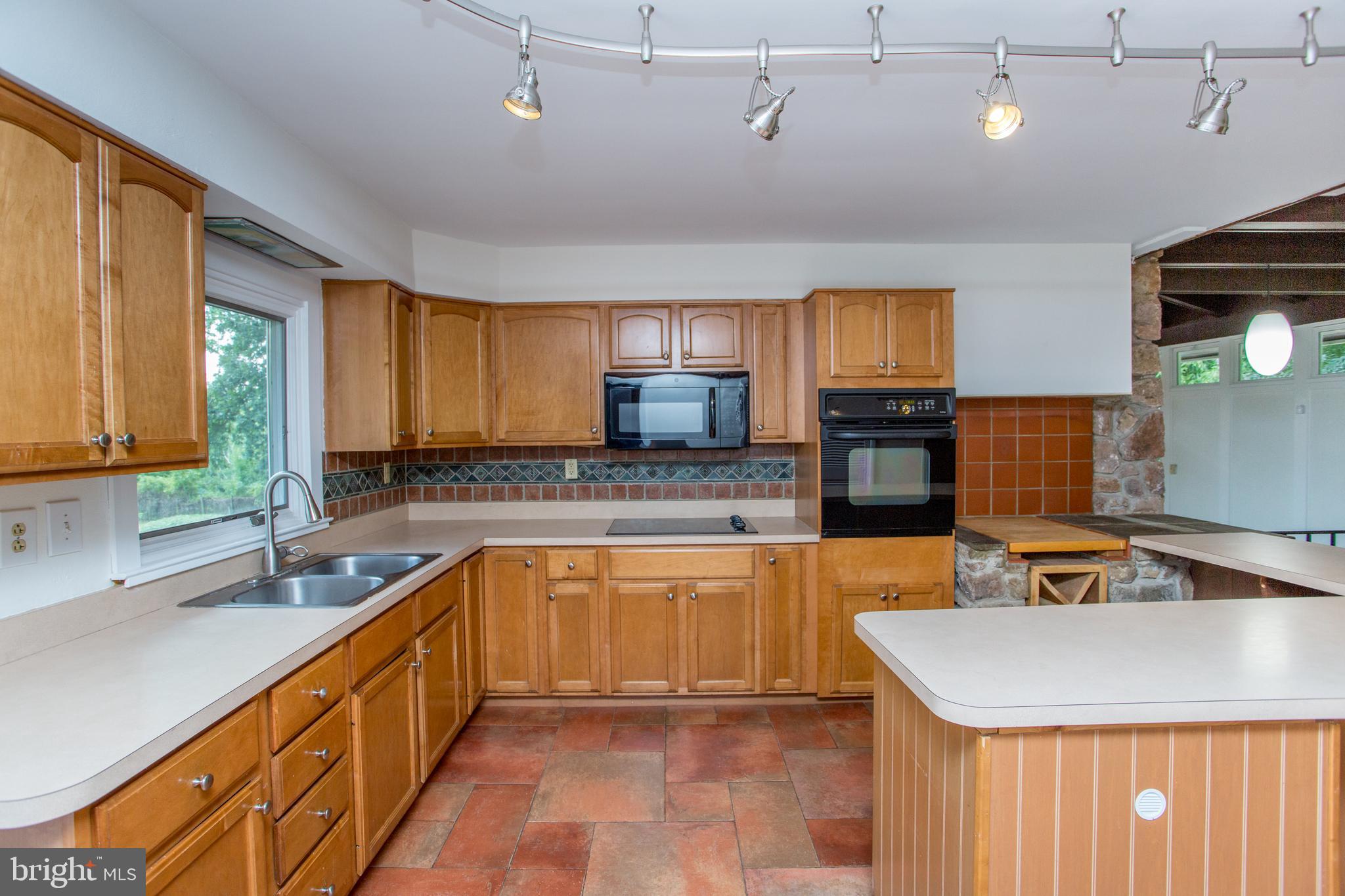 5563 Stoney Hill Rd