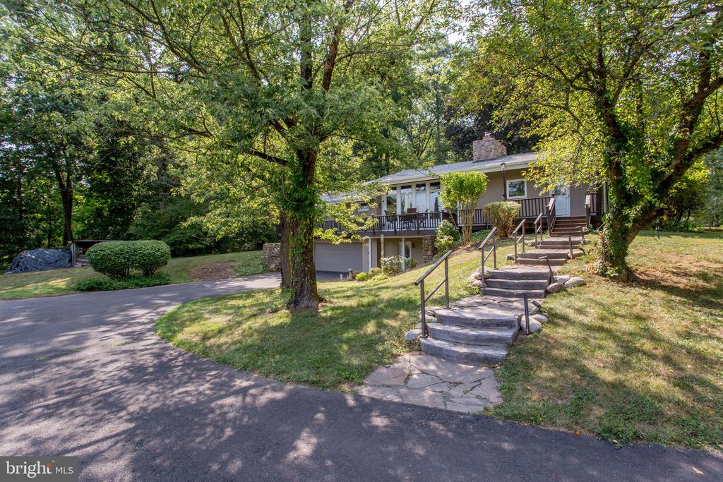 5563 Stoney Hill Rd