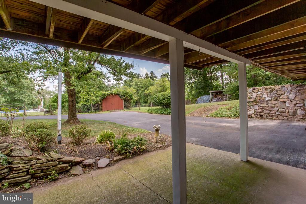 5563 Stoney Hill Rd