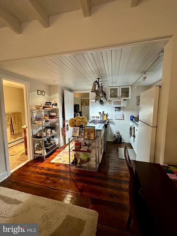 70 W FERRY ST