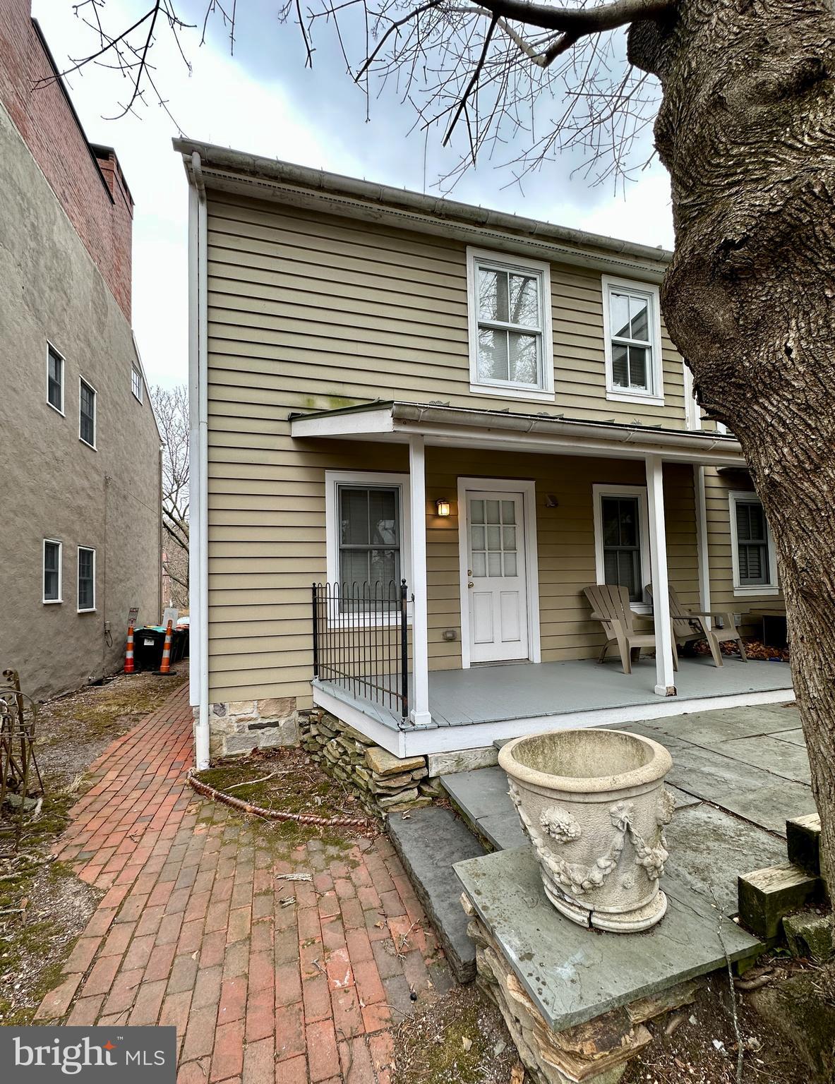 70 W FERRY ST