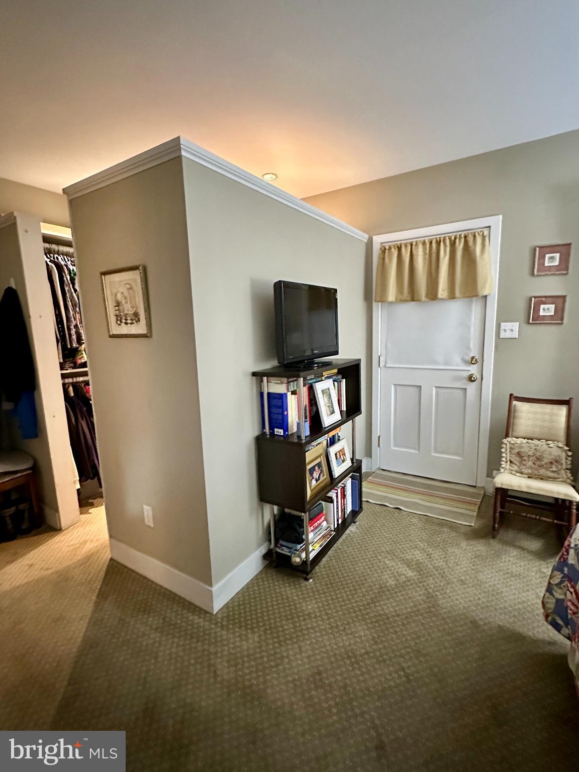 70 W FERRY ST
