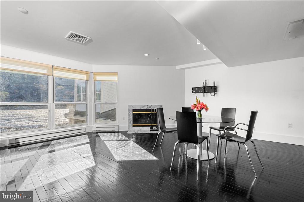 350 S RIVER ROAD D10