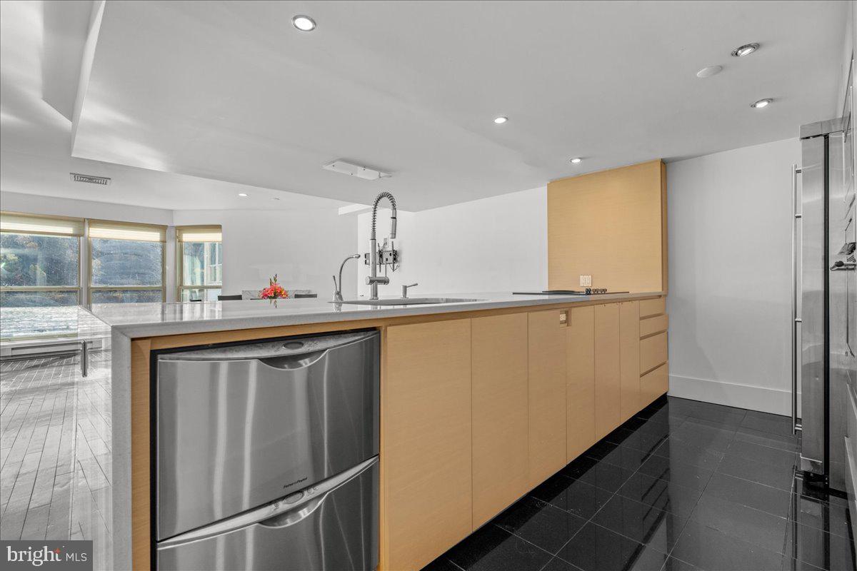 350 S RIVER ROAD D10