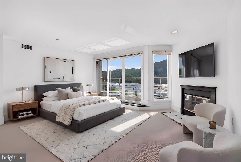 350 S RIVER ROAD D10