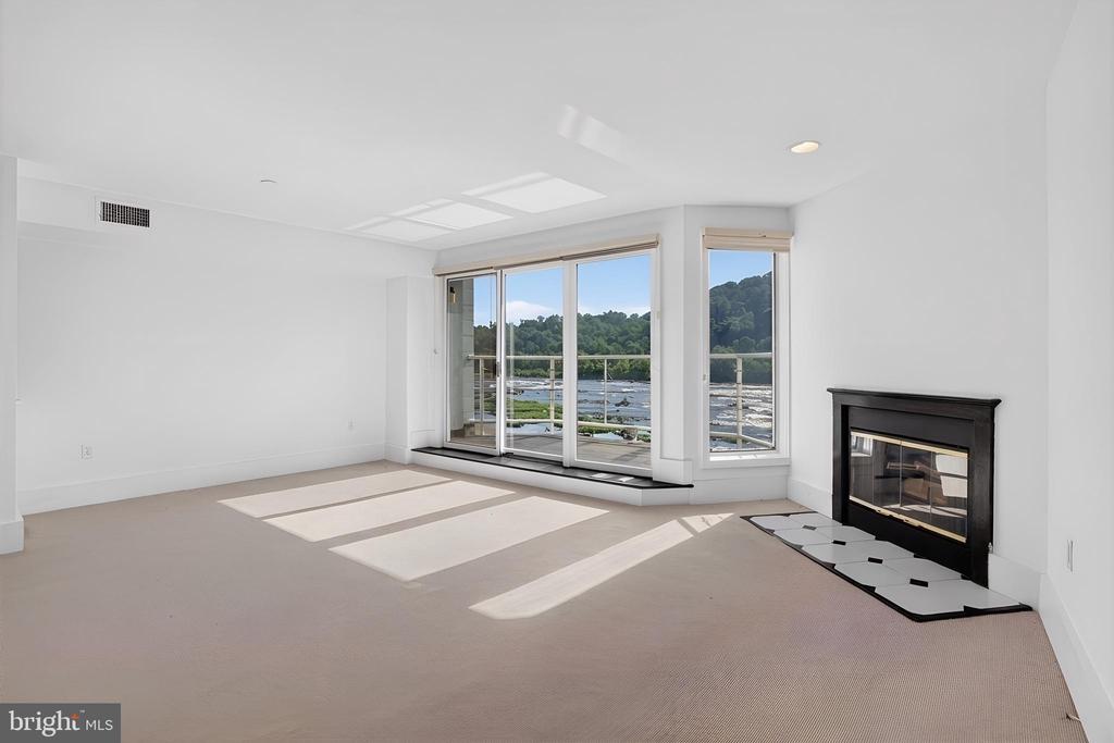 350 S RIVER ROAD D10