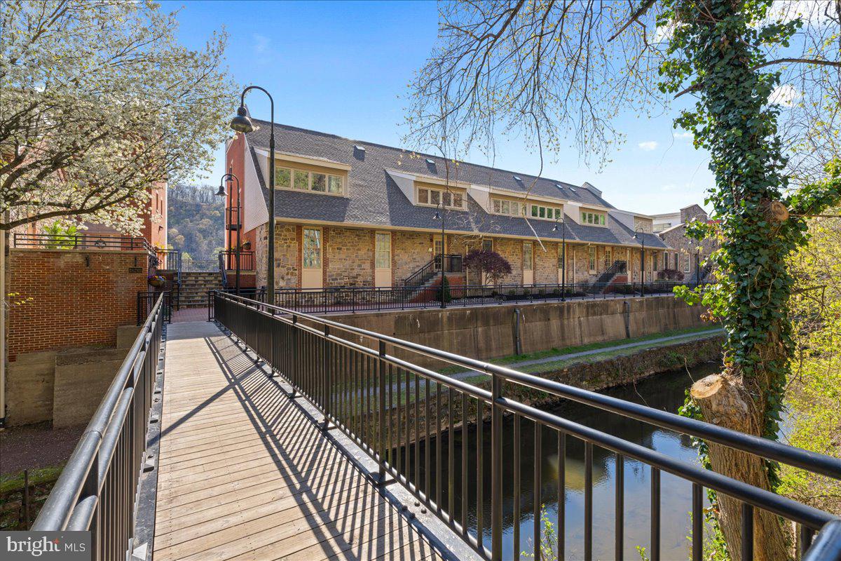 350 S RIVER ROAD D10