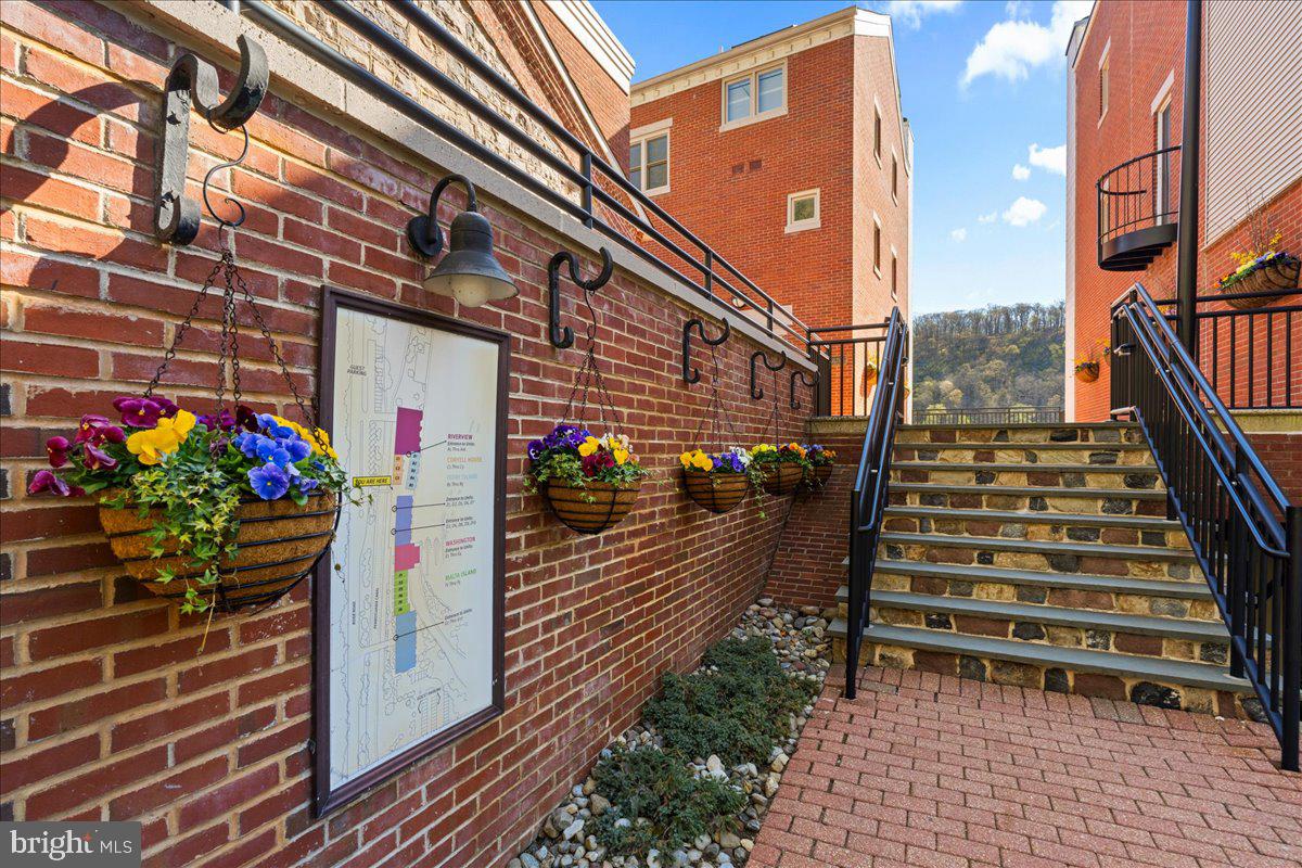 350 S RIVER ROAD D10