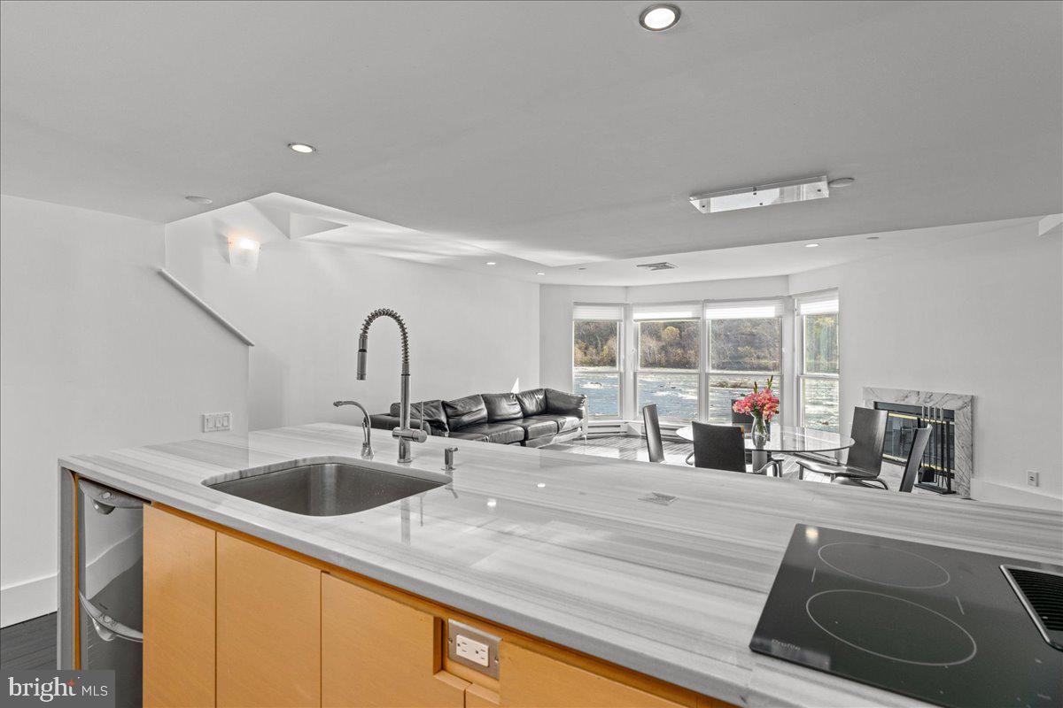 350 S RIVER ROAD D10