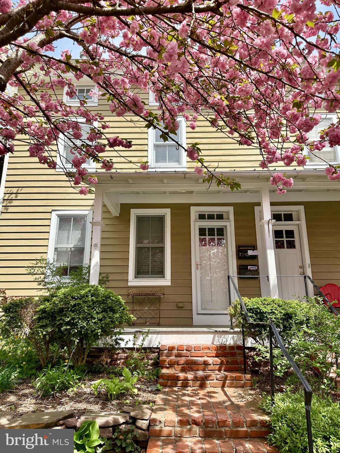 72 W FERRY STREET