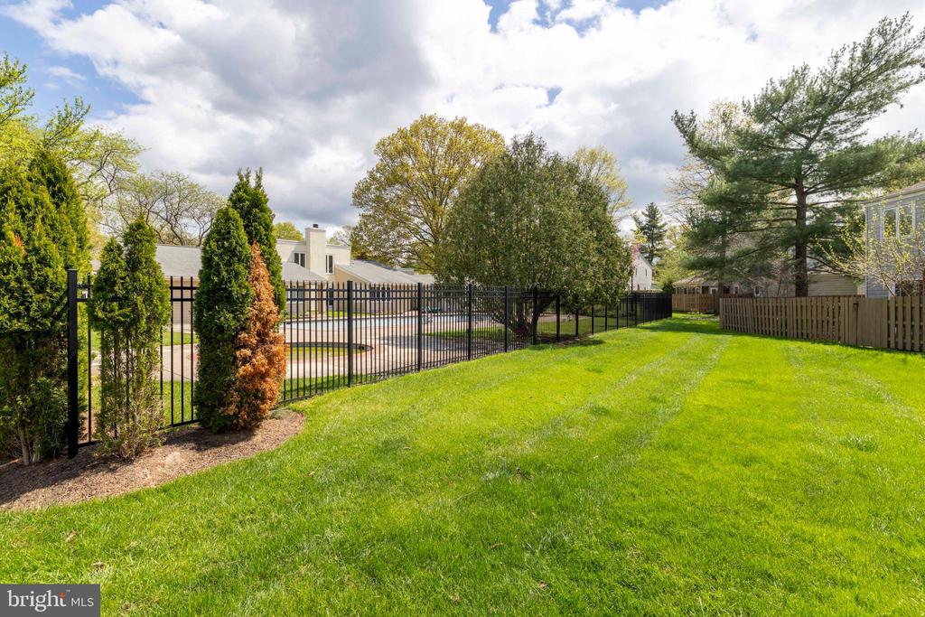 118 WESTBURY COURT