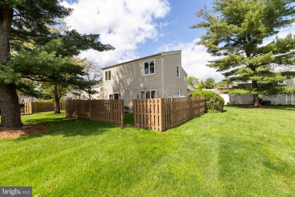 118 WESTBURY COURT