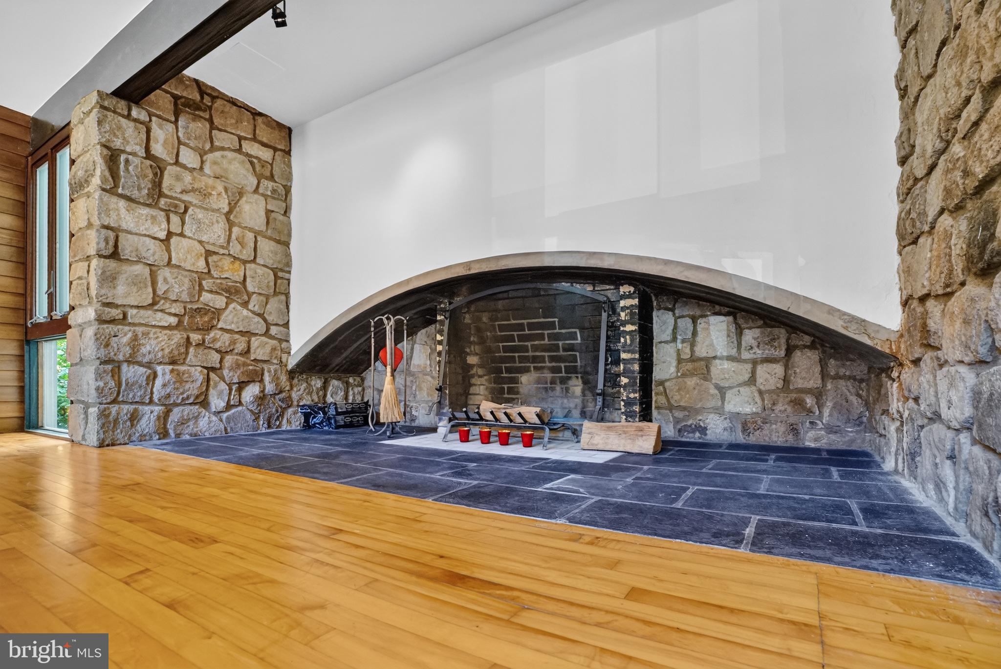 360 W COURT STREET