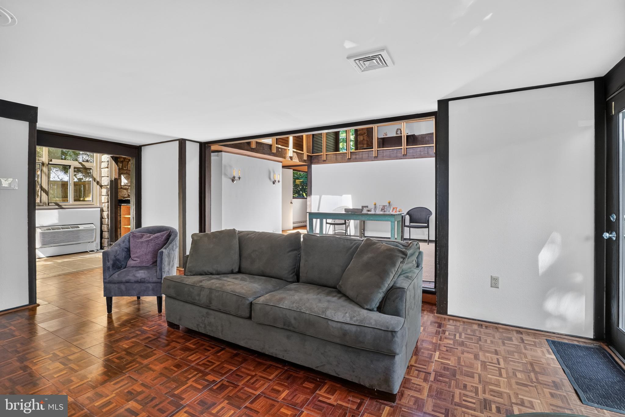 360 W COURT STREET