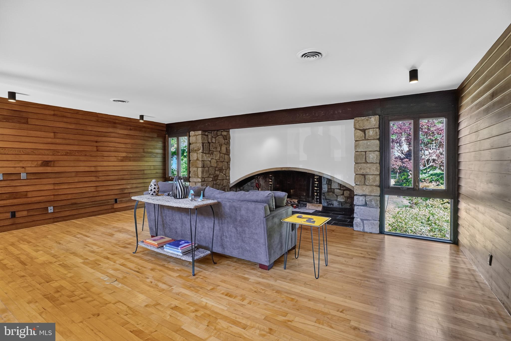 360 W COURT STREET