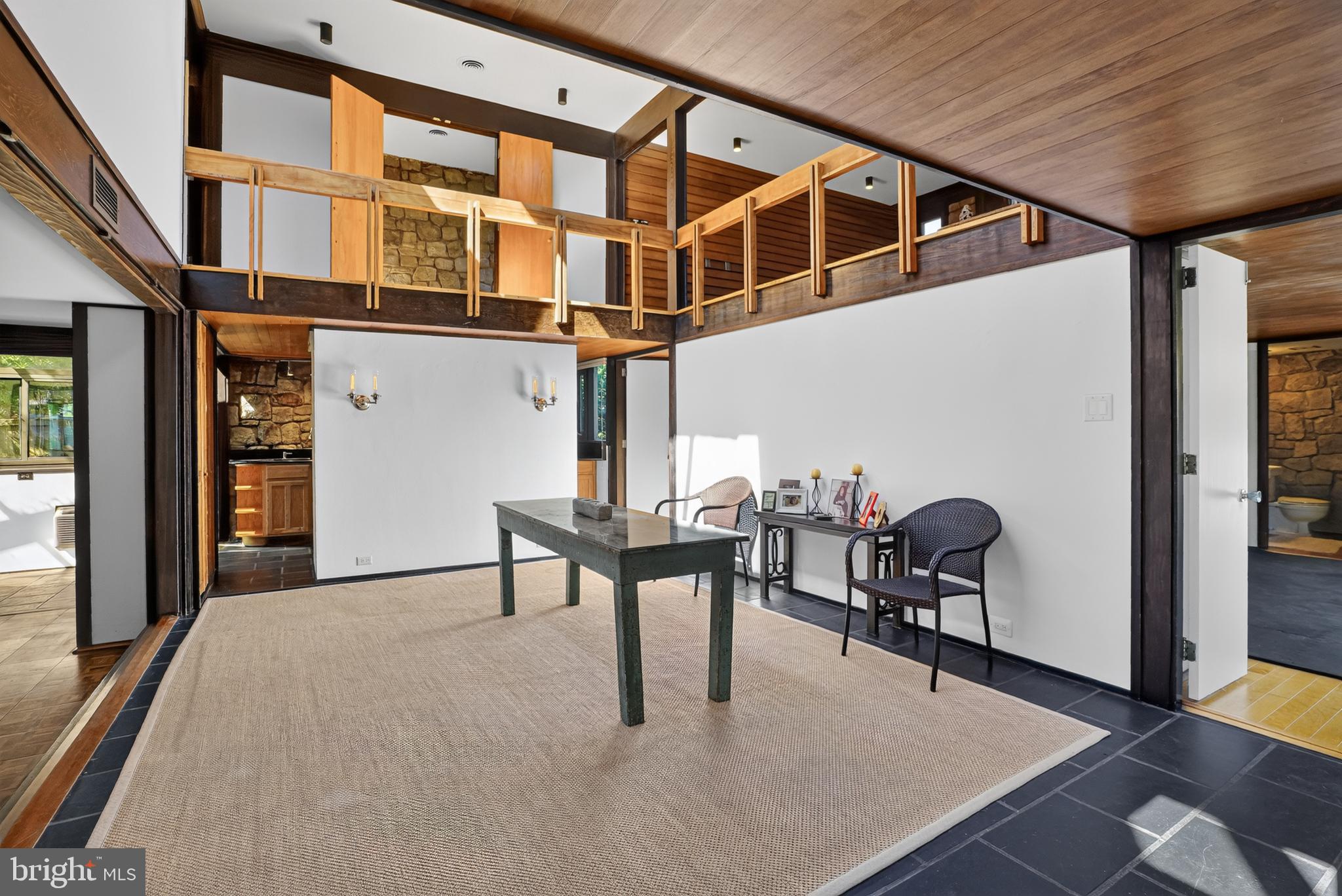 360 W COURT STREET
