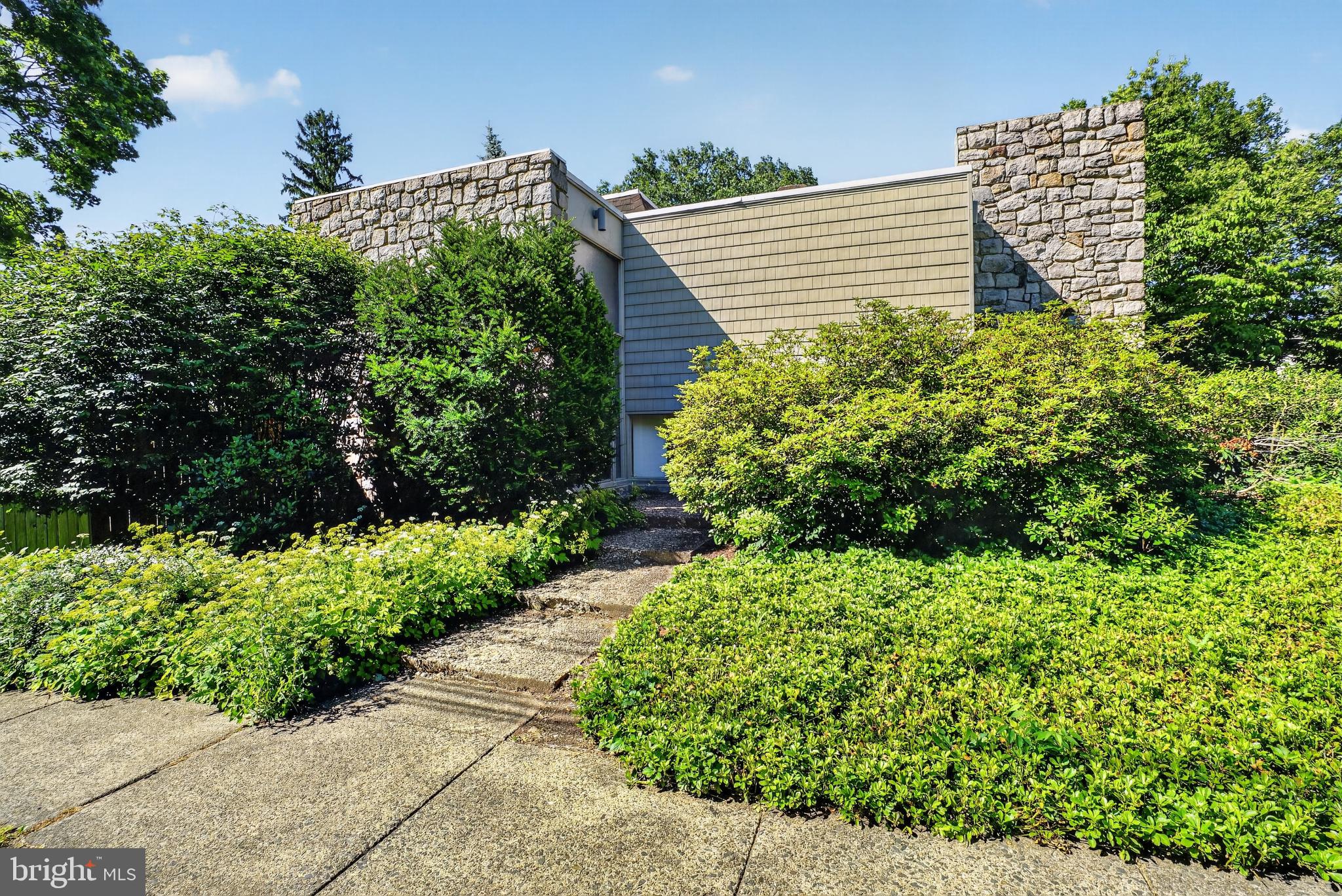360 W COURT STREET