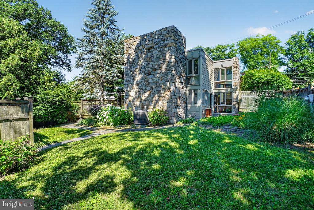 360 W COURT STREET
