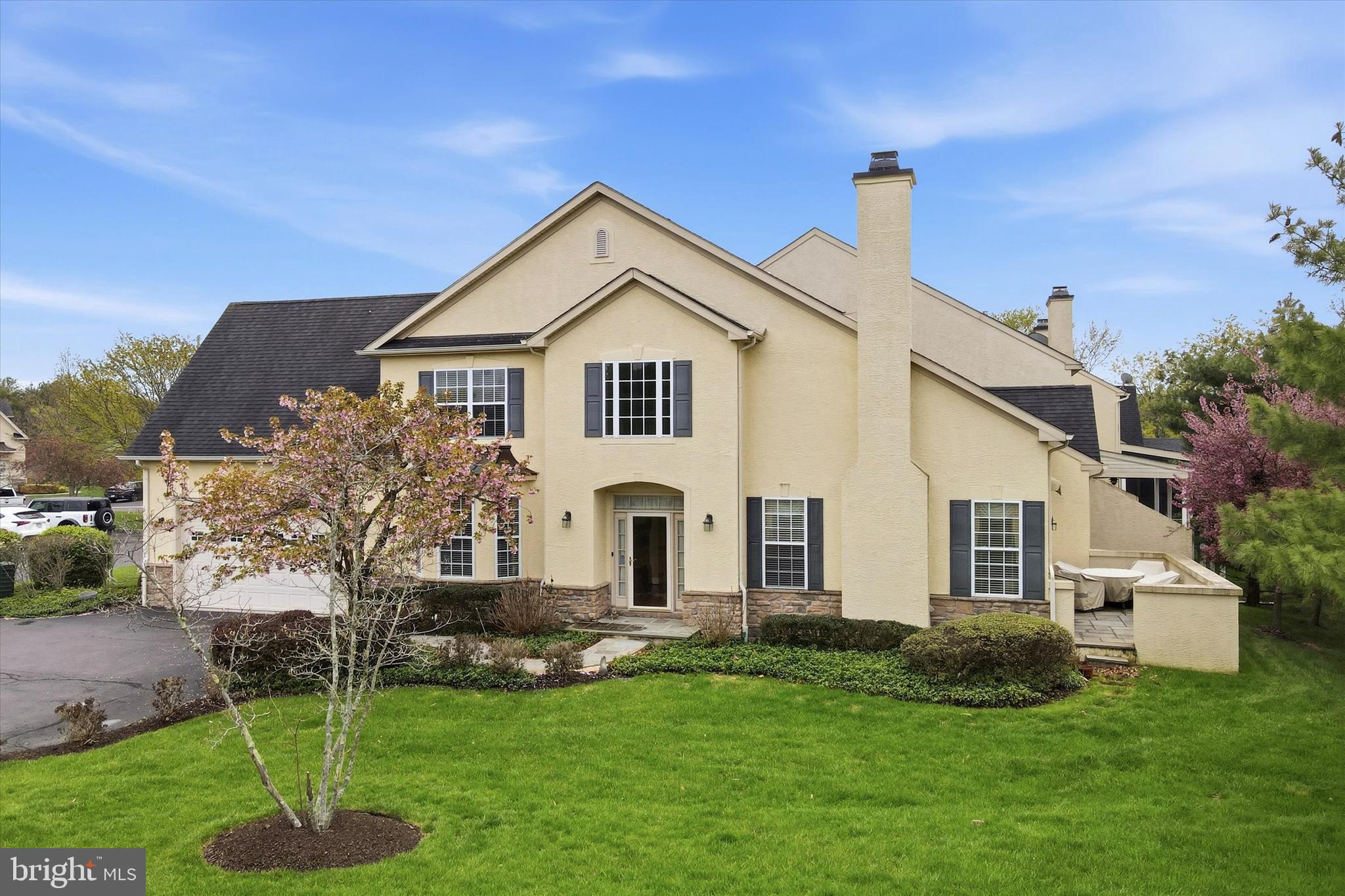 590 FARMDALE CIRCLE