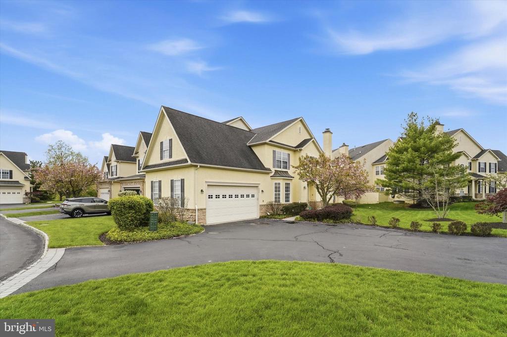 590 FARMDALE CIRCLE