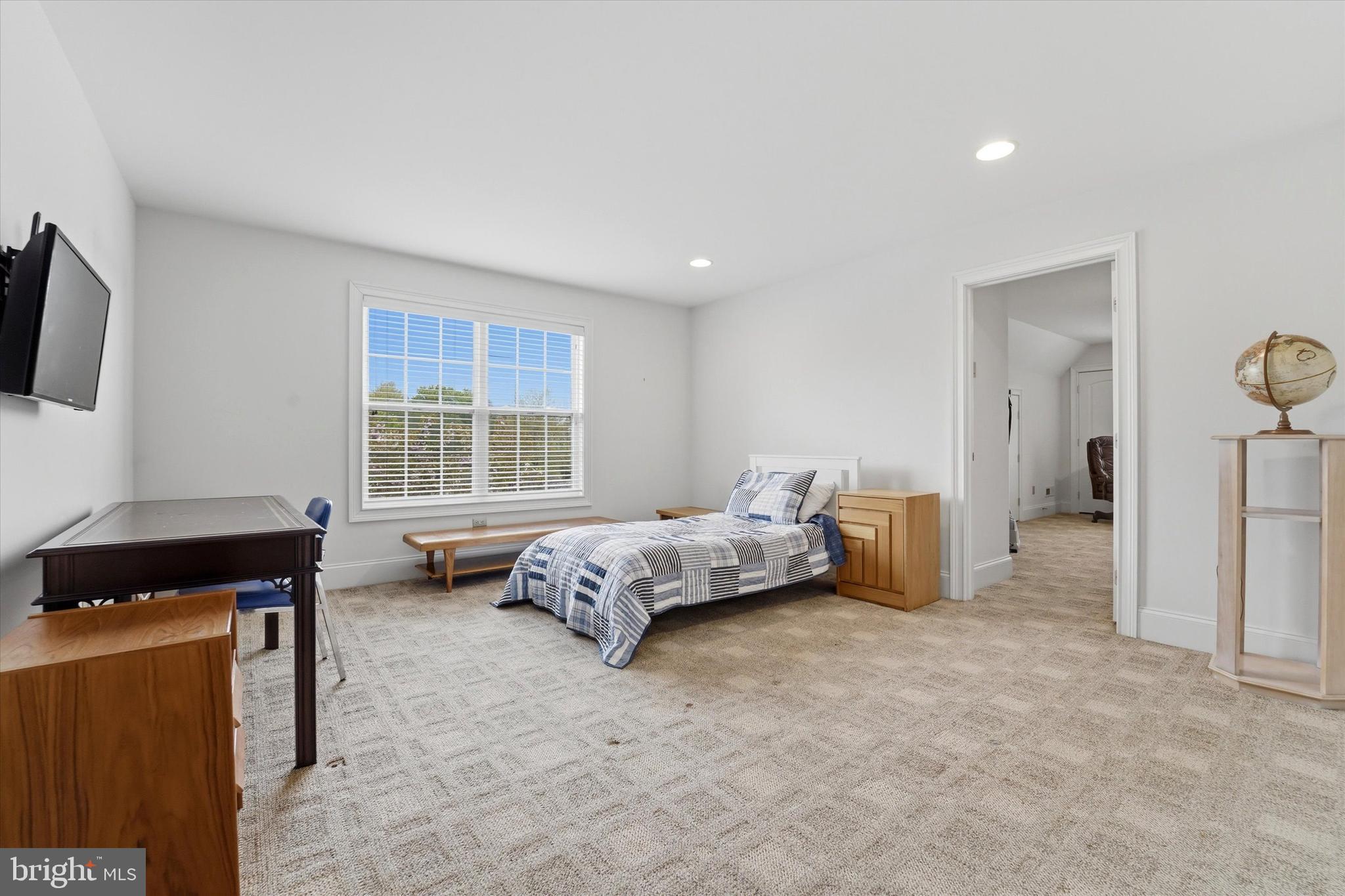 590 FARMDALE CIRCLE