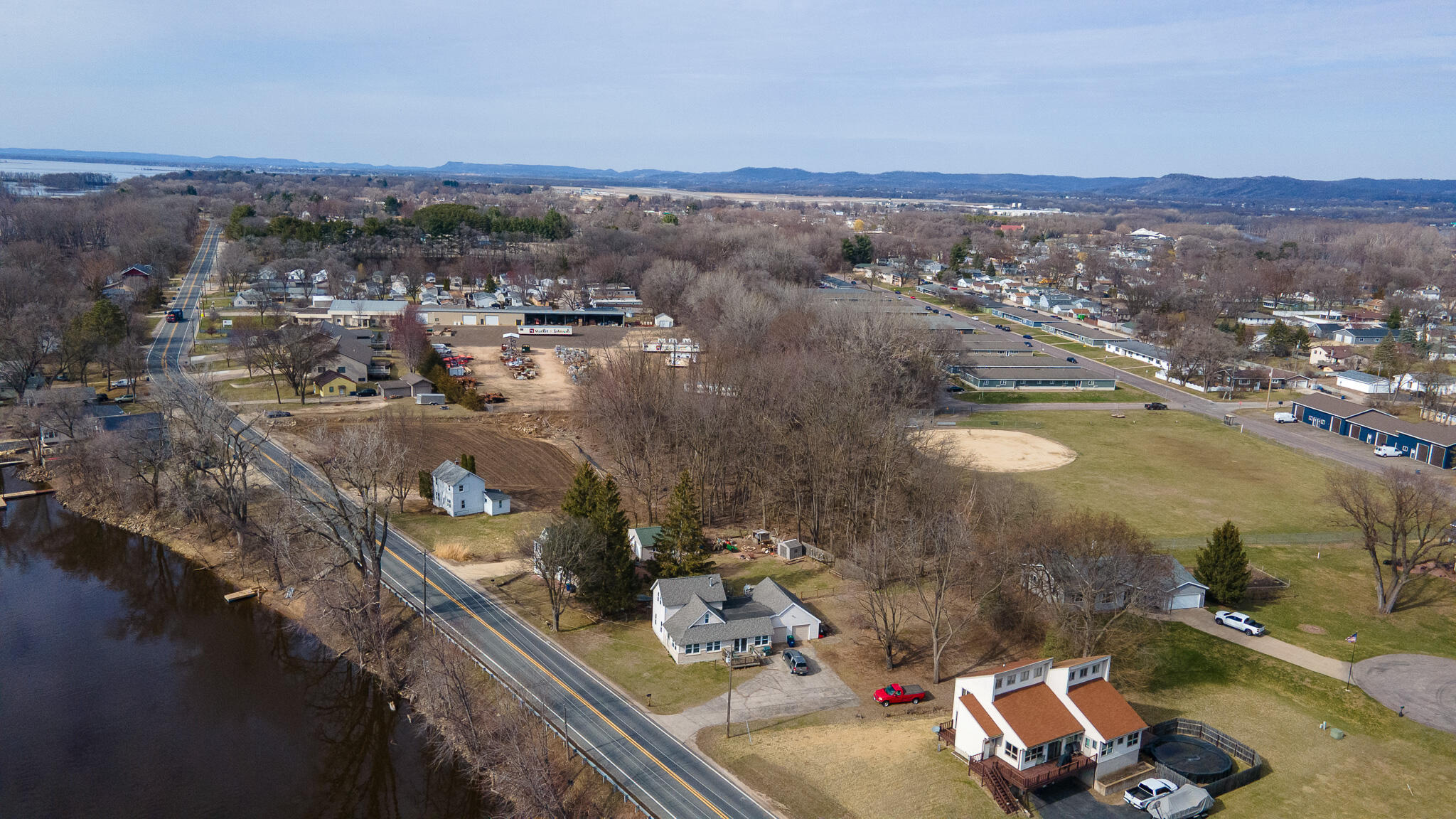 1626 Lakeshore Dr