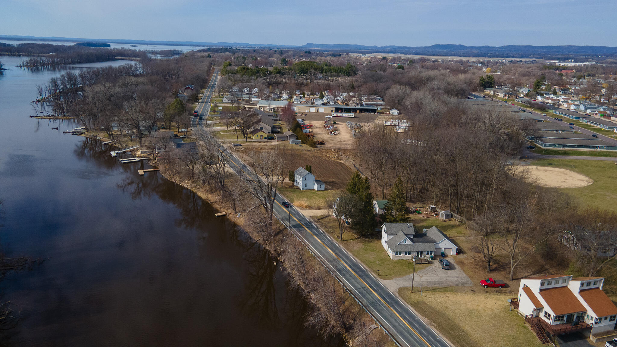 1626 Lakeshore Dr