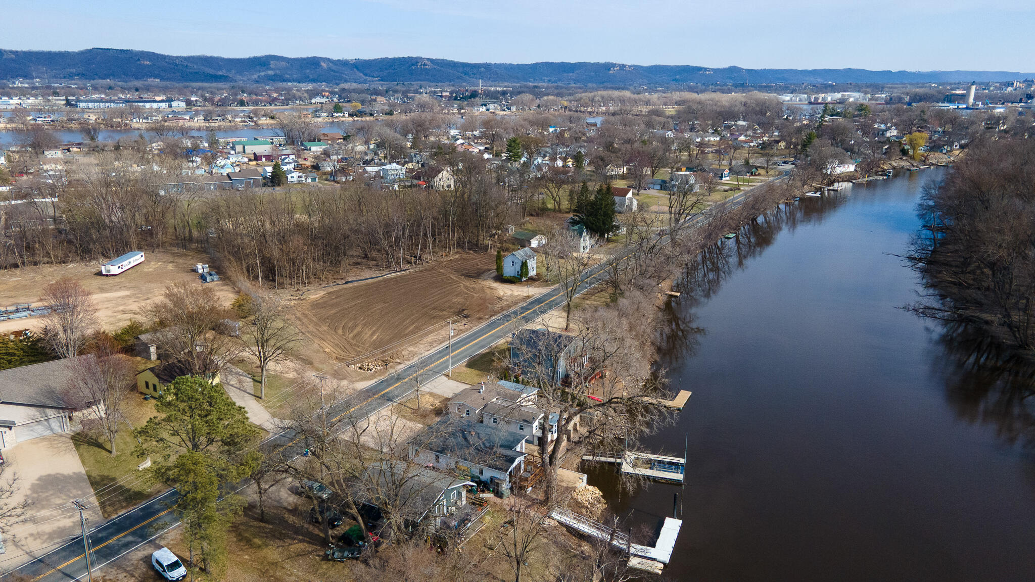 1626 Lakeshore Dr
