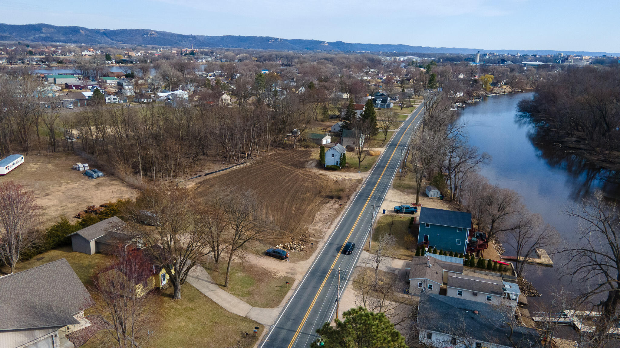 1626 Lakeshore Dr