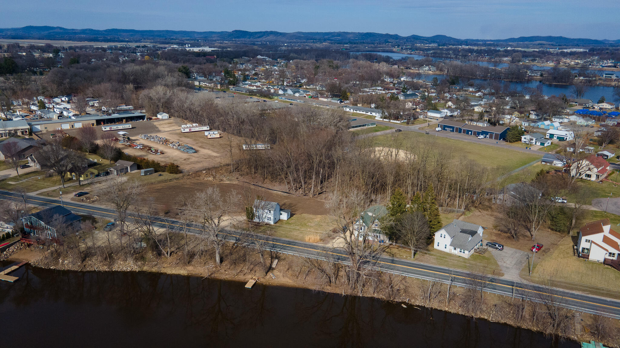 1626 Lakeshore Dr
