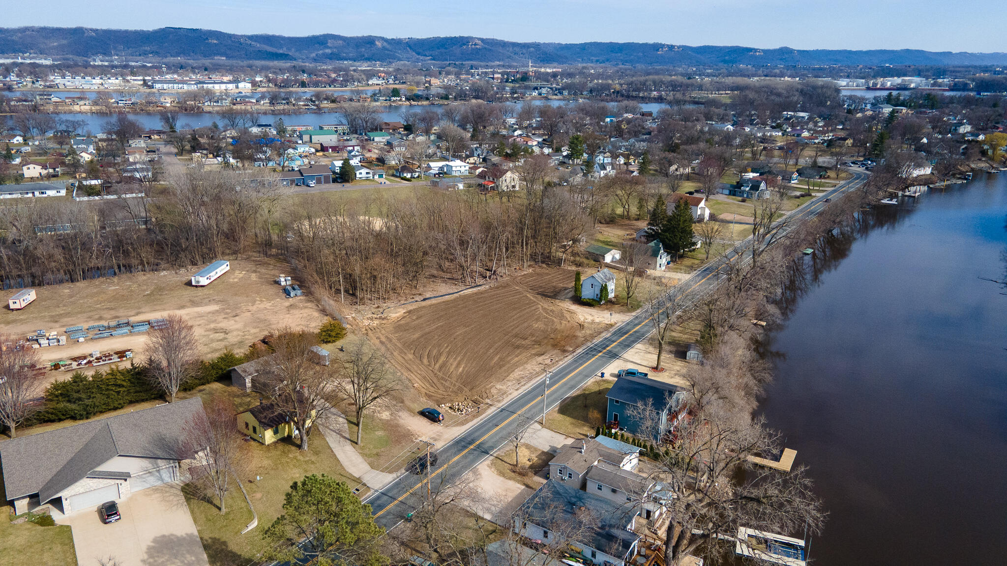 1626 Lakeshore Dr