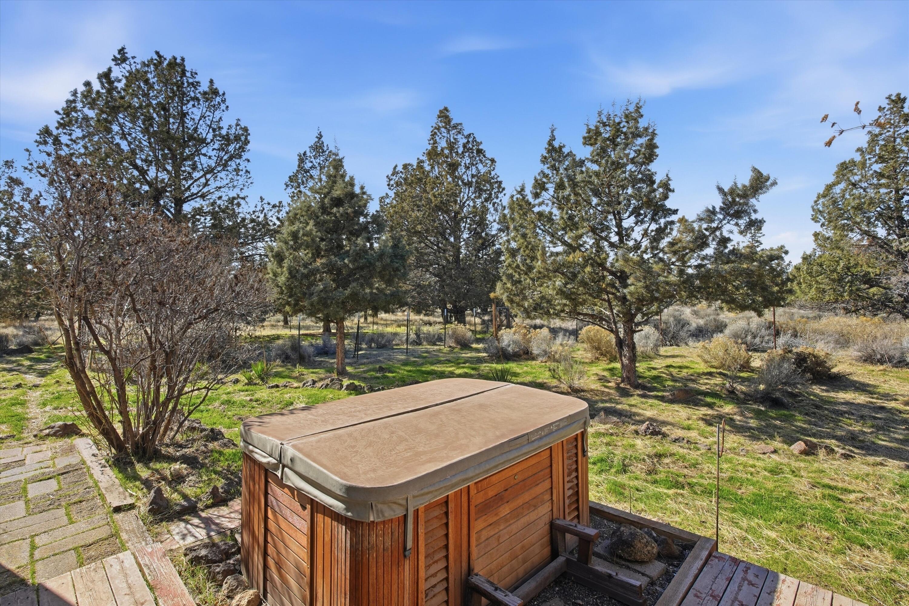 8710 NW Parkey Drive