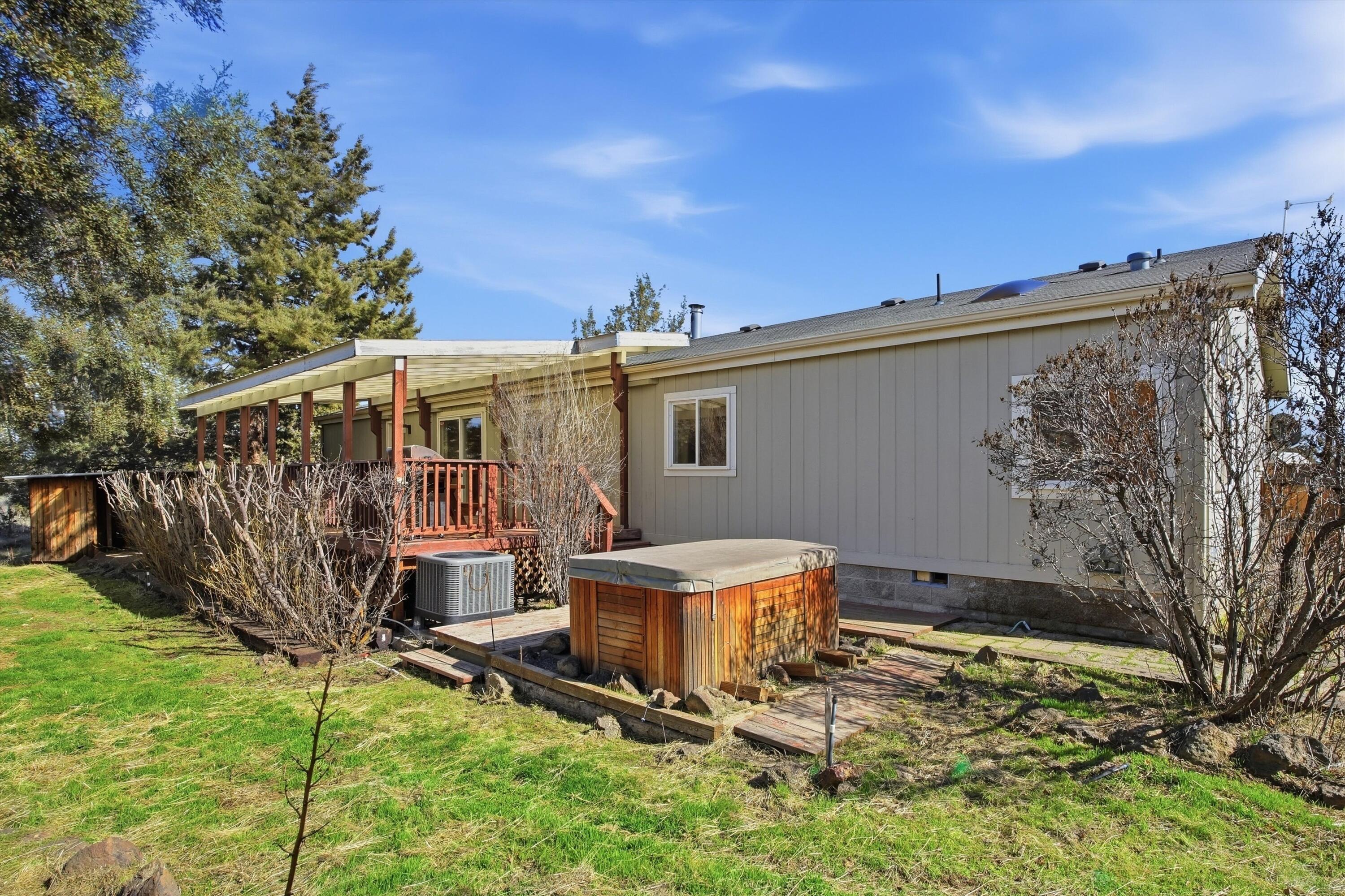8710 NW Parkey Drive