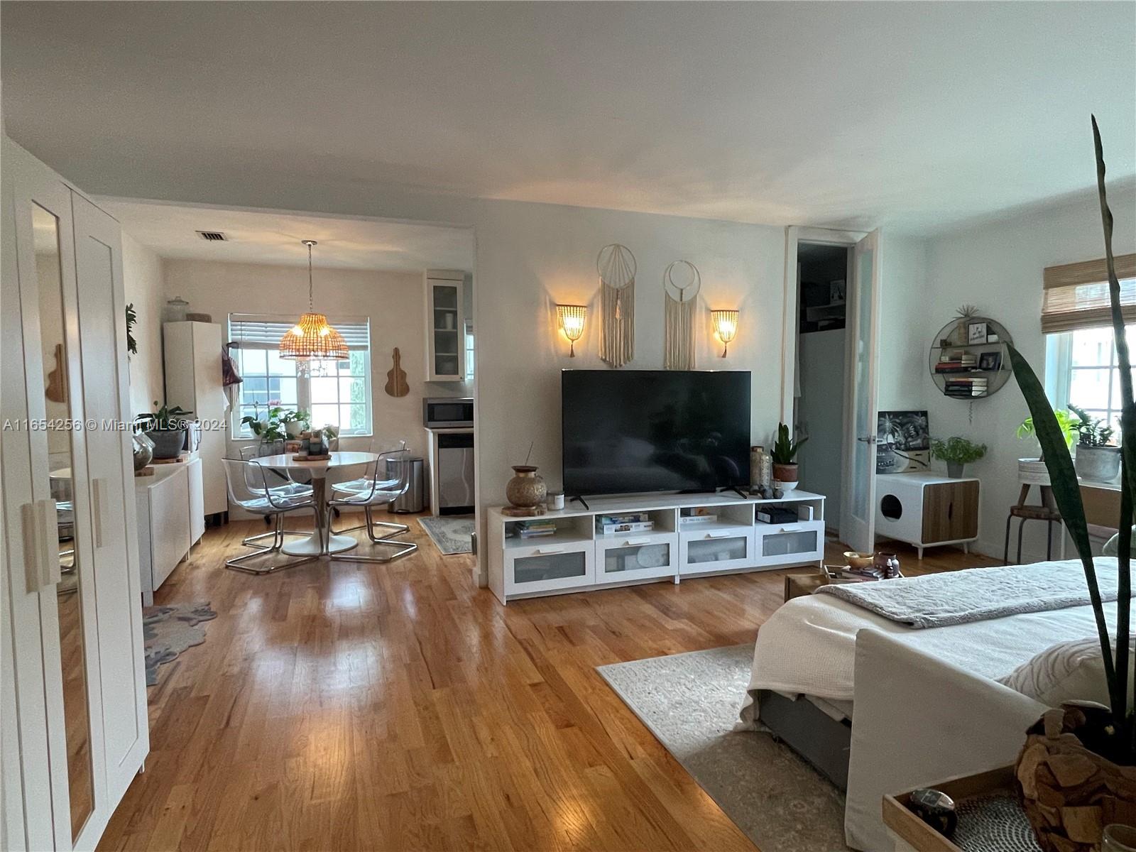 1207 Meridian Ave # 10