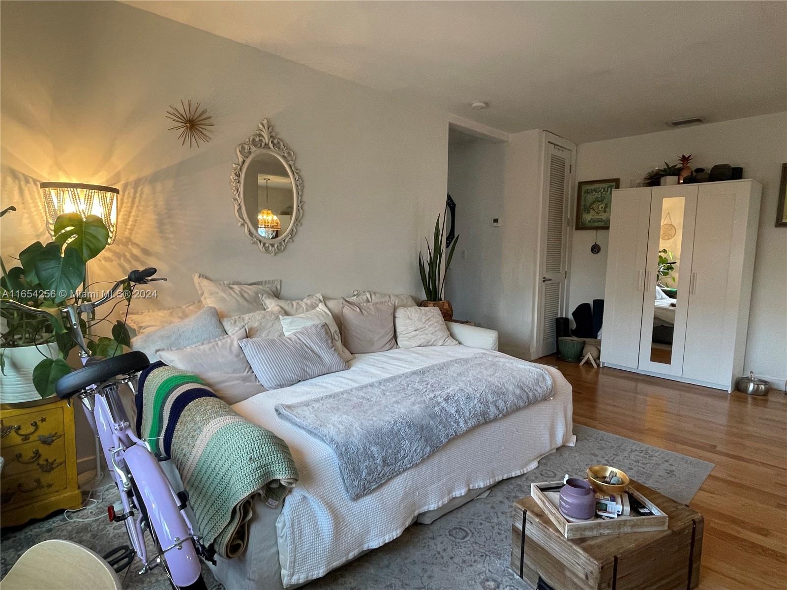 1207 Meridian Ave # 10