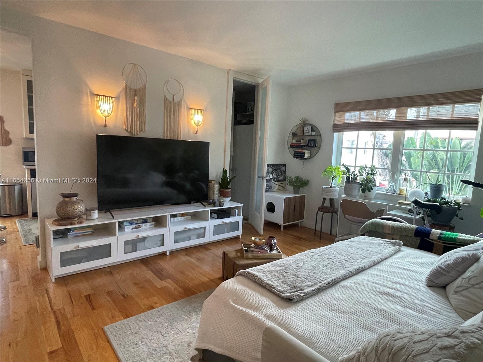 1207 Meridian Ave # 10