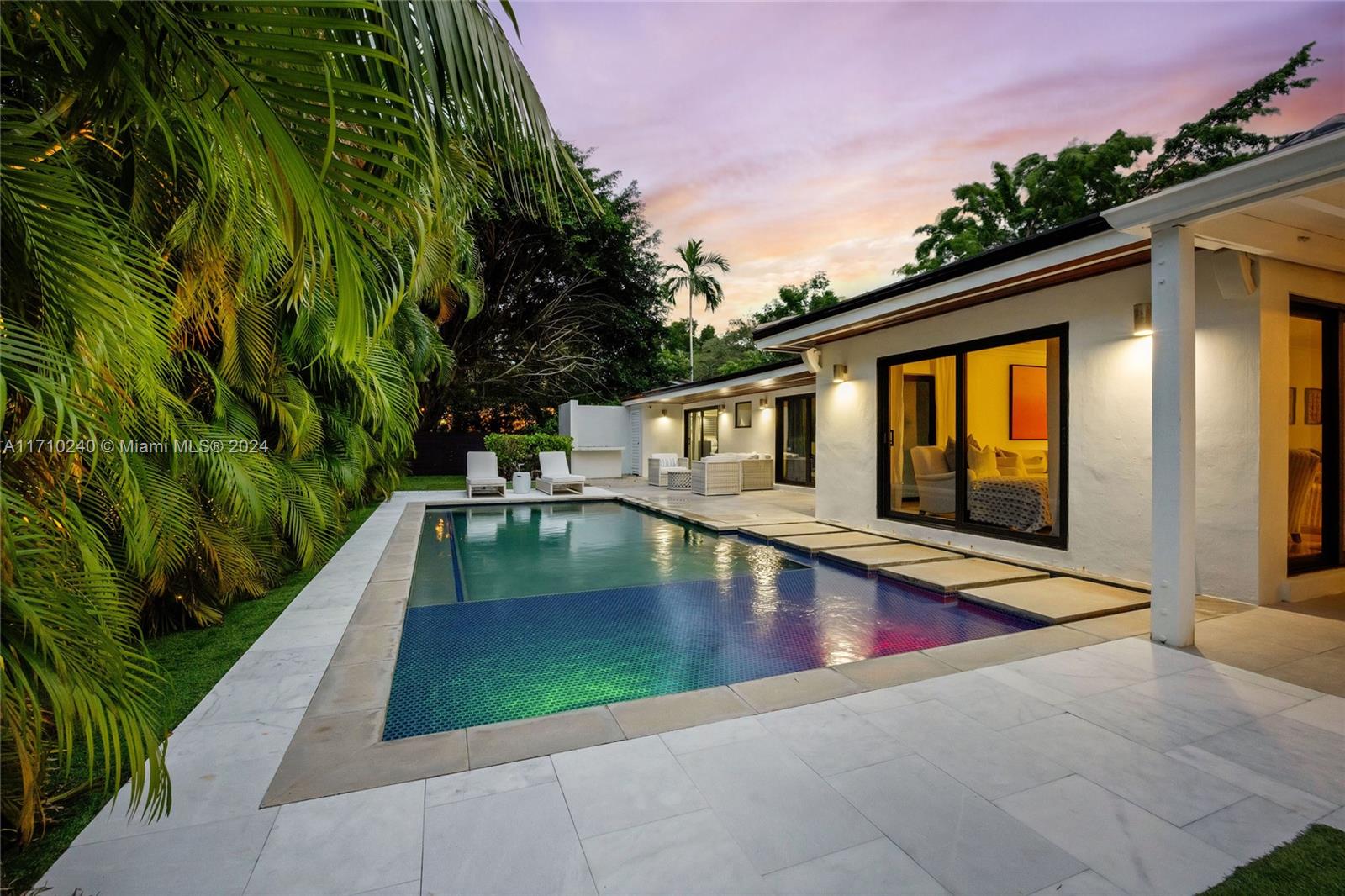 105 W Sunrise Ave
